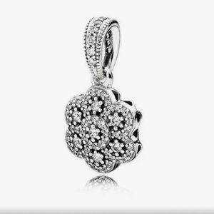 Pandora floral crystallized snowflake pendant